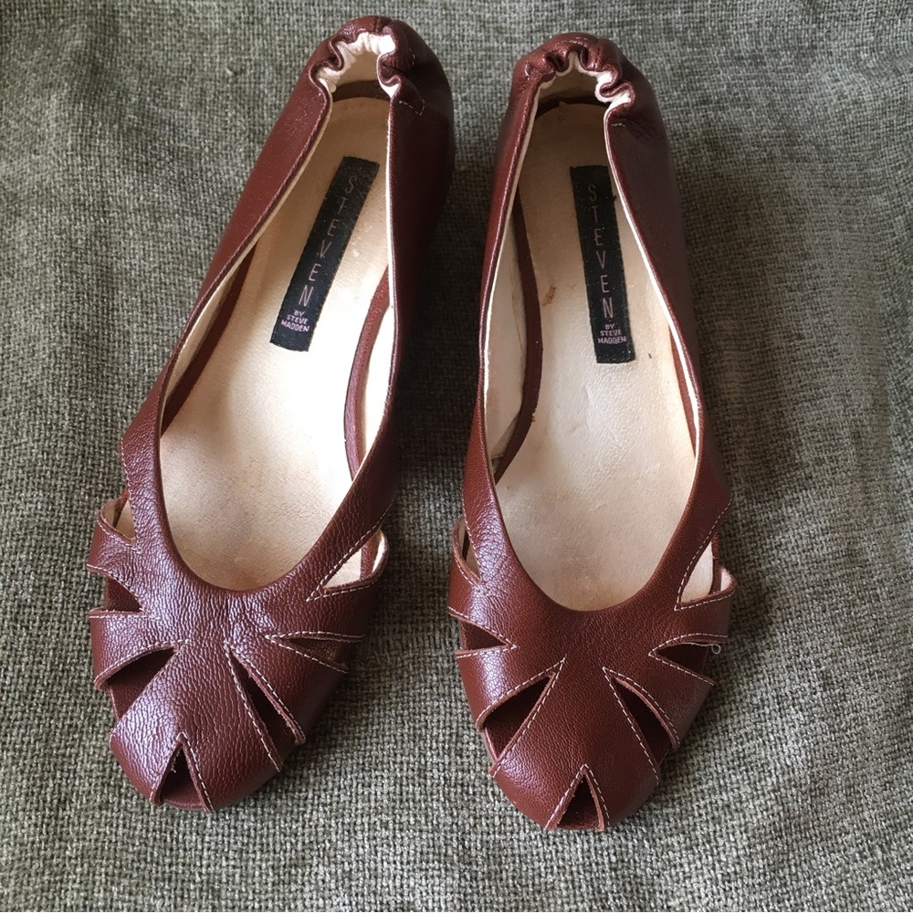 Steve Madden brown flats with cut outs size 8B